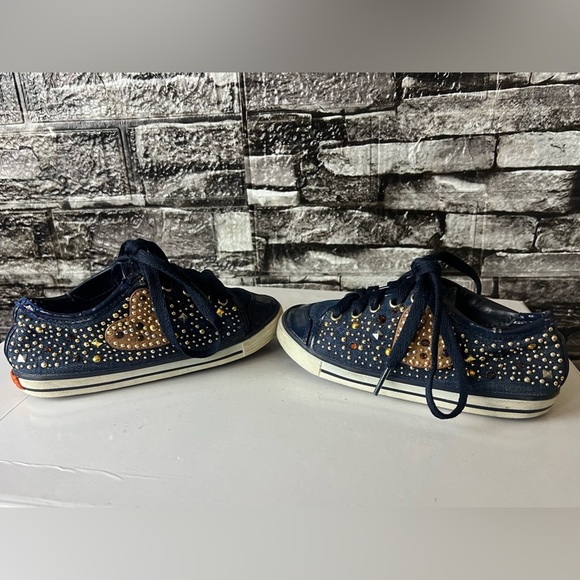 Michael Kors low tops with gold accents kids size 11 - Picture 10 of 10